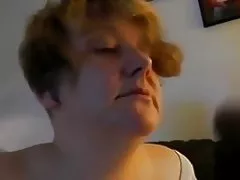 Trưởng thành với ngực lớn tự nhiên sucks và nuốt