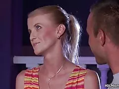 Lông pussy trưởng thành và teen lesbian