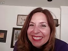 Nghịch ngợm mẹ người Mỹ chơi với mình